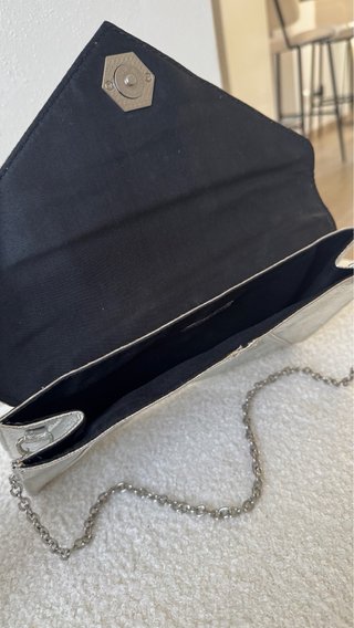 Pochette argento metallizzata con tracolla