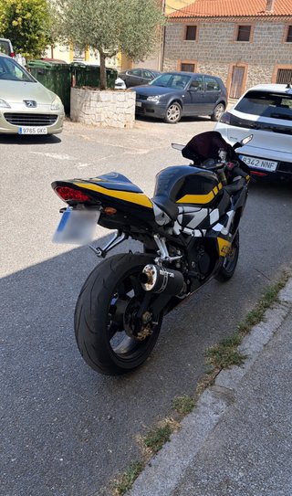 Suzuki GSXR 600 K5 Negra y Amarilla