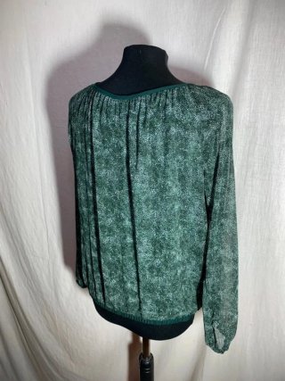 Blusa verde estampada con botones