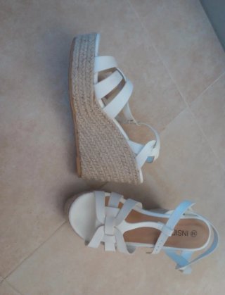 Sandalias cuña esparto blancas