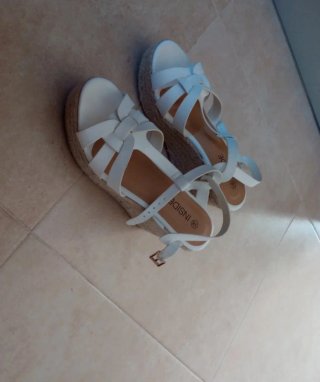 Sandalias cuña esparto blancas