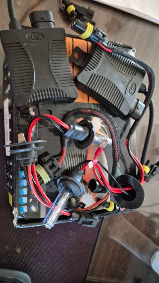 Kit Xenon HID 8000K Balastro 2 unidades (4 bombill