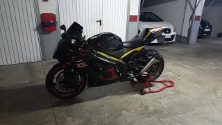 Suzuki GSXR 1000 K7 Negra/Roja