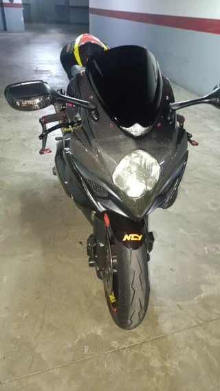 Suzuki GSXR 1000 K7 Negra/Roja