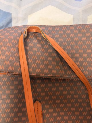Bolso Marrón con Diseño LIKE