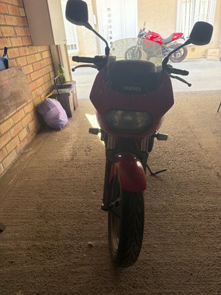 Yamaha Diversion Roja
