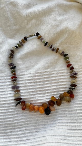 Collar de piedras naturales multicolor