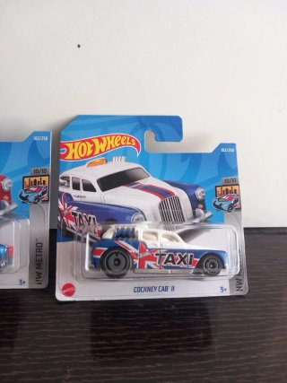 Hot Wheels Cockney Cab II Taxi 2 Pack
