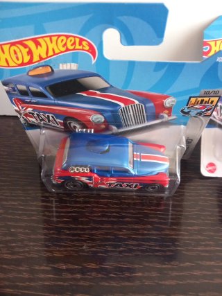 Hot Wheels Cockney Cab II Taxi 2 Pack