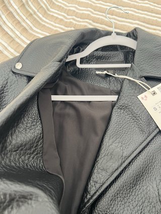 Chaqueta Zara efecto piel