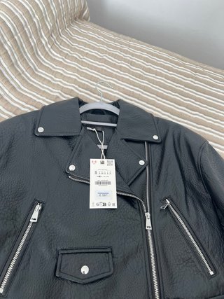 Chaqueta Zara efecto piel