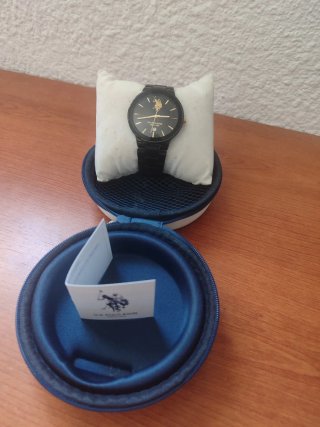 Reloj Polo Assn Negro y Dorado