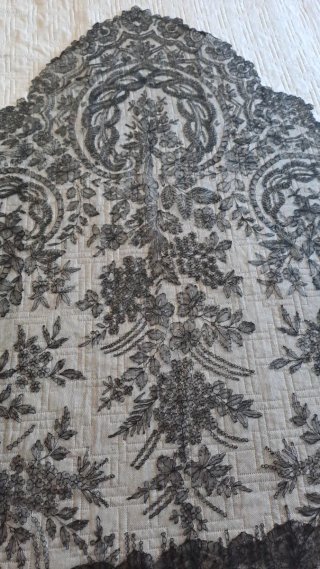 Mantilla Chantilly 3 picos