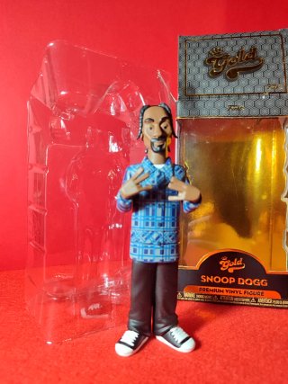 Figura Funko Gold Snoop Dogg Premium Vinyl