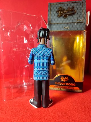 Figura Funko Gold Snoop Dogg Premium Vinyl