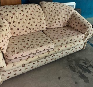 Sofá de 2 plazas floral beige