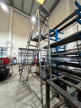 Escalera de aluminio multiusos