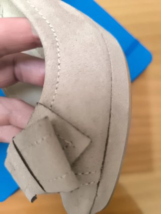 Zapatos de salón beige con lazo