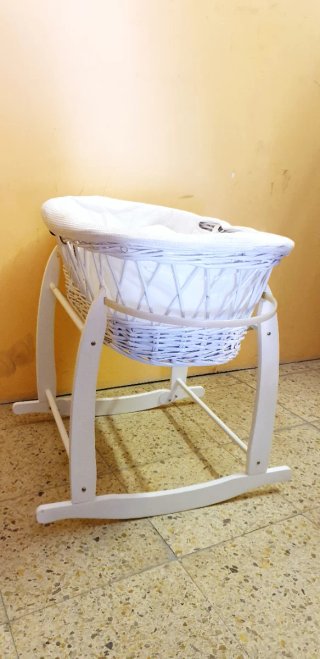 CUNA MOISÉS DE MIMBRE LACADO