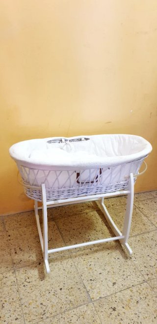 CUNA MOISÉS DE MIMBRE LACADO