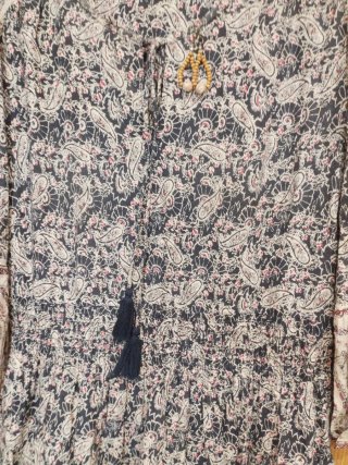 Vestido midi Springfield estampado, con pendientes