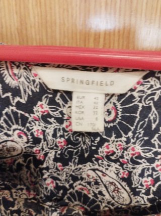 Vestido midi Springfield estampado, con pendientes