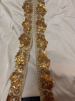 Abaya blanca y dorada talla única