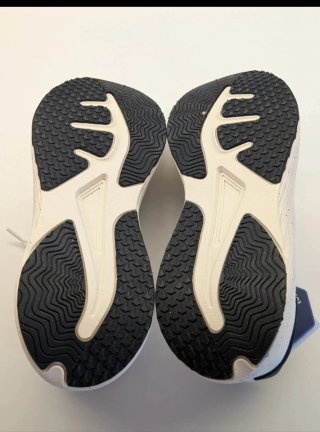 Zapatillas Hummel blancas y negras