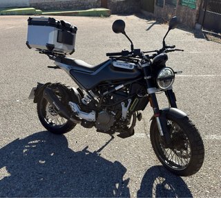 Husqvarna Svartpilen 125 2022 - 3350 km
