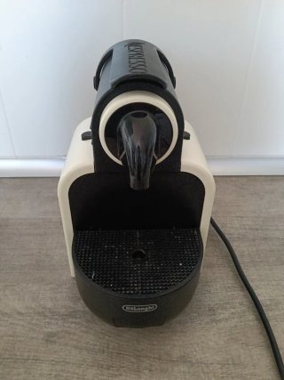 Cafetera Nespresso DeLonghi Essenza Clásico