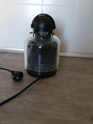 Cafetera Nespresso DeLonghi Essenza Clásico
