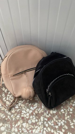 Juego 2 mochilas pequeñas niña beige y negra