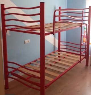 Litera metálica roja