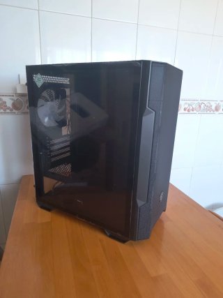 Caja PC sobremesa negra
