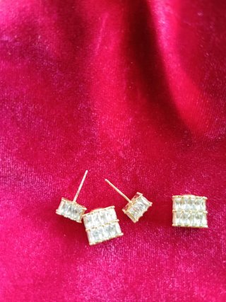 Orecchini cubo strass oro e bianchi