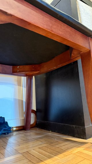 2 Sillas de Madera con Asiento de Piel