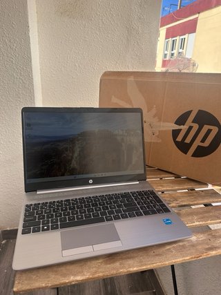 HP 250 G8 15,6” i3-1115G4, 8GB RAM, 256GB, Windows