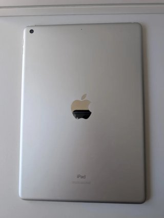 Apple iPad 7ª Gen Plata (A2197) + funda magnética