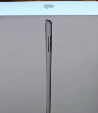 Apple iPad 7ª Gen Plata (A2197) + funda magnética
