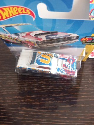 Hot Wheels '68 Dodge Dart HW Art Cars (2)