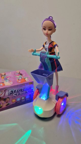 Boneca Rumi com Carrinho Elétrico