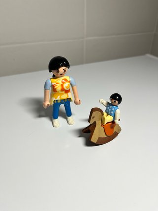 Playmobil Madre con Bebé en Balancín