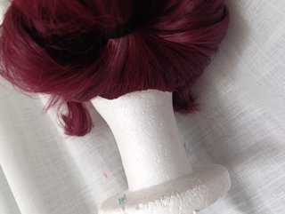 Peluca cosplay Megara morado/rojo