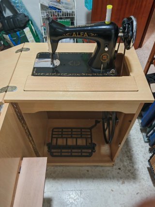 Mesa de máquina de coser de madera