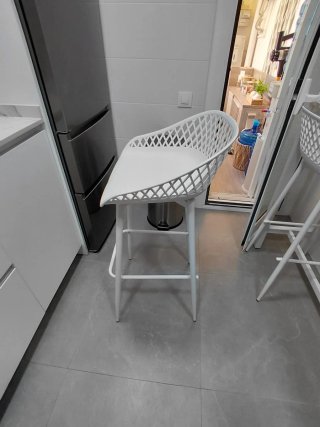 Mesa alta y 2 taburetes cocina