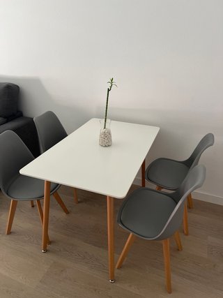 Mesa y 4 Sillas Comedor