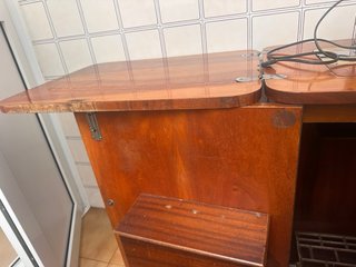 Máquina de coser Alfa vintage con mueble