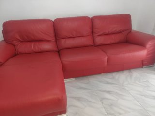 Sofá cheslong rojo de piel