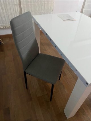 Mesa de comedor blanca