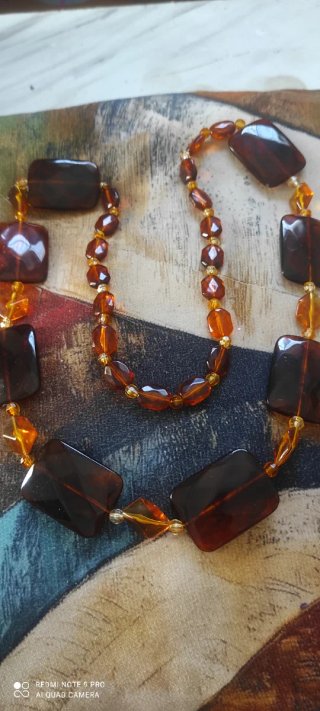 Collar de ámbar y cuentas